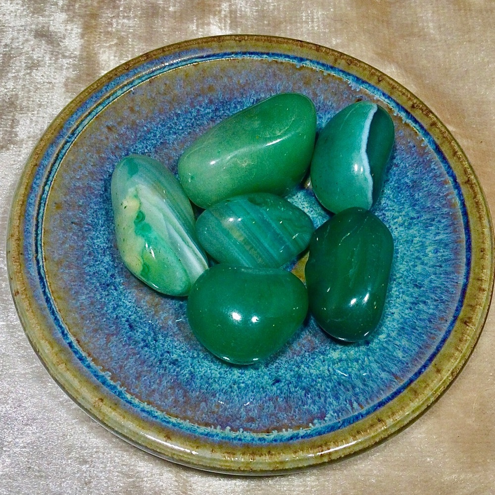 2x Green Hummingbird Quartz, Tumbled and Polished - Picture 2 of 8